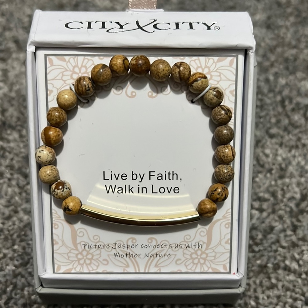 Live by faith walk in love bracket